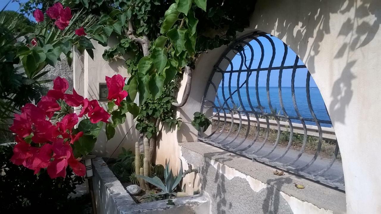 Domus Austri Βίλα Μεσίνα Εξωτερικό φωτογραφία
